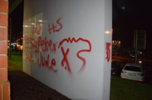 A car dealership in Herford was sprayed with antisemitic slogans. - © Herford Police District