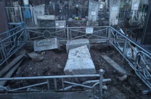Five memorial signs were destroyed at the Jewish section of the Pervomaisky cemetery in Zaporozhye / Photo by UJCU