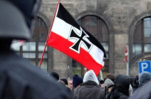 Demonstrators with the Reich War Flag, a symbol often used by right-wing extremists. (Photo: dpa)