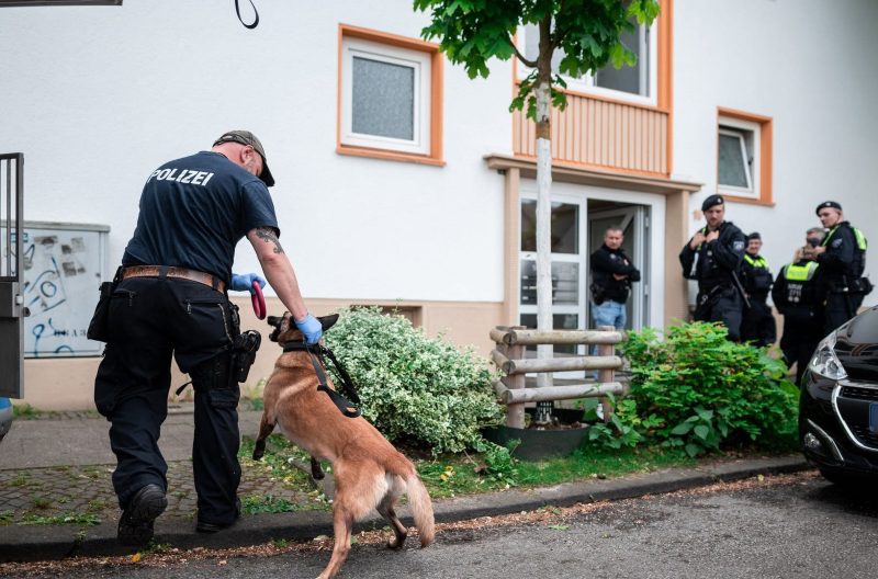 A police officer with a sniffer dog goes to the suspect's home in Essen.