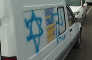 Anti-Semitic and pro-Nazi tags were discovered in front of the Jean Barrates stadium in Lille. • © France Televisions