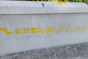 Antisemitic graffiti spray-painted on a bridge in Leuze-en-Hainaut