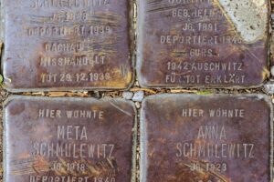 Scratched: The stumbling blocks commemorate the Schmulewitz family, who had lived in Bretten since 1917. Photo: Tom Rebel